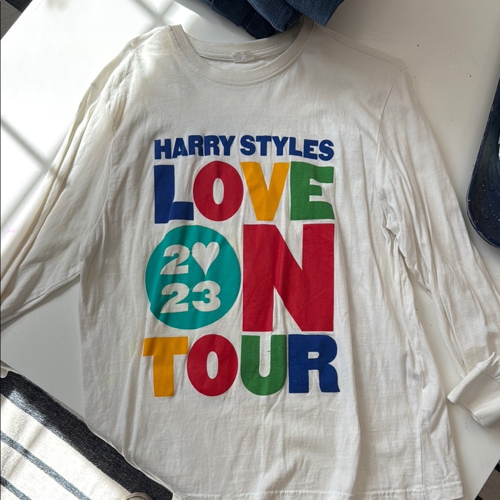Love On Tour Graphic Tee